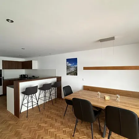 Valaisia 50 Apartment *